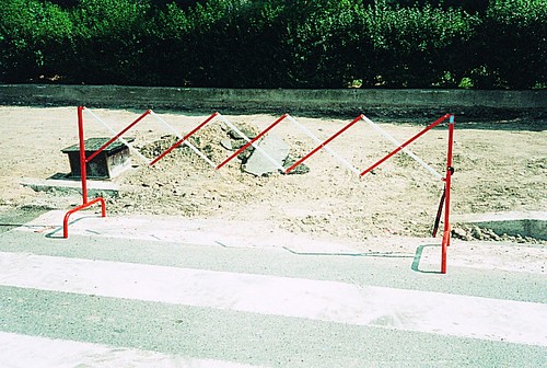 Barrière extensible en acier - modèles droits ou de regard - finition rouge/blanc_0