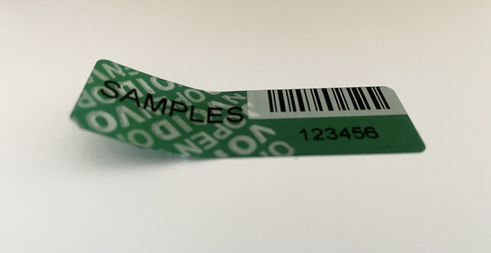 Étiquette anti-fraude sans transfert - message OPEN VOID - PET 60x20mm - Coloris variés - Rouleau de 1000_0