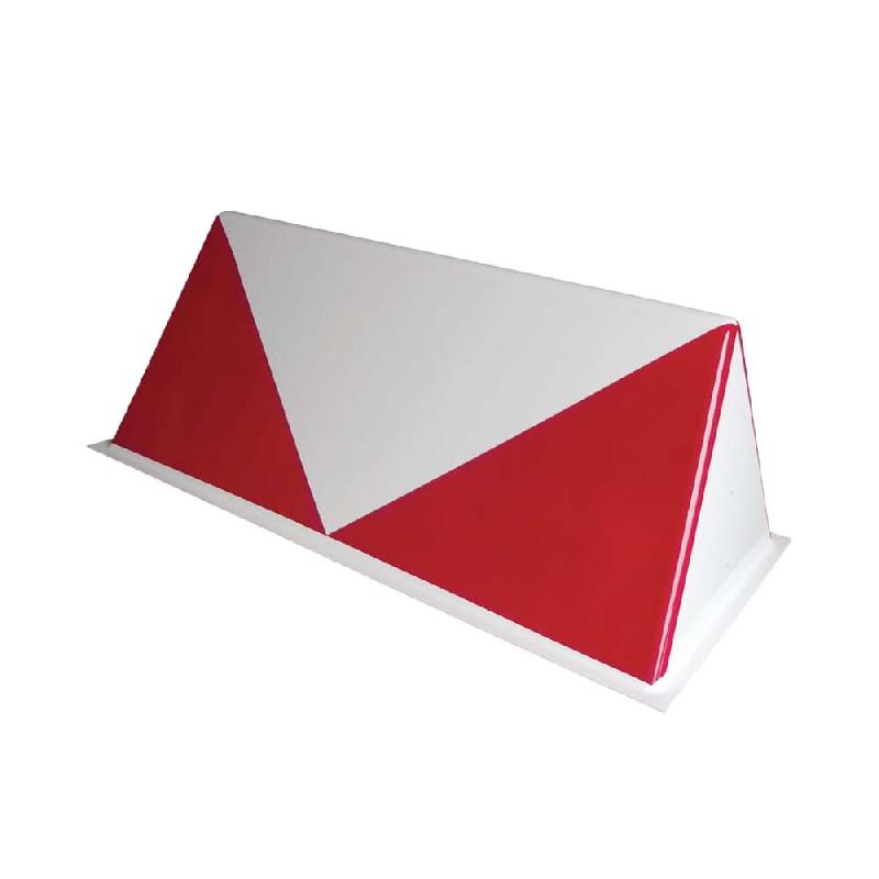 Balise dièdre - signalisation de piste - rouge et blanche - 120x40x50 cm - Plast'Up Rotomoulage_0