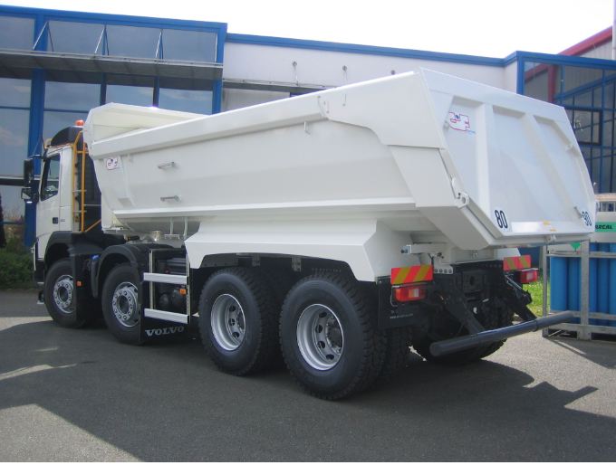Bennes pour poids lourds - Poly 4 ronde - versions Light, Rock et Super Rock - acier 400HB, capacité 15m3_0