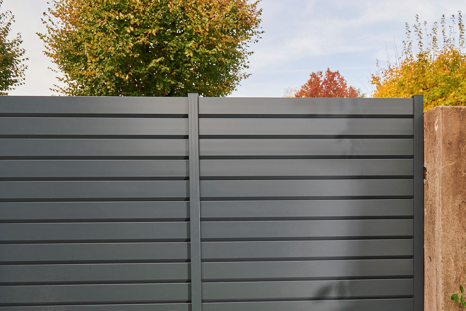 Clôture aluminium persienne en kit sur mesure