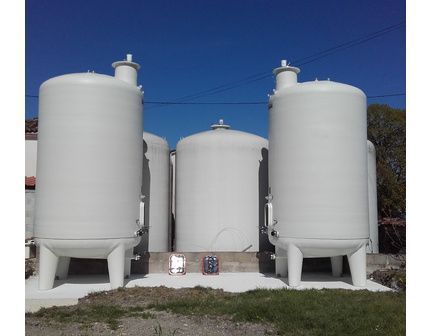 Cuves de vinification et stockage en fibre de verre