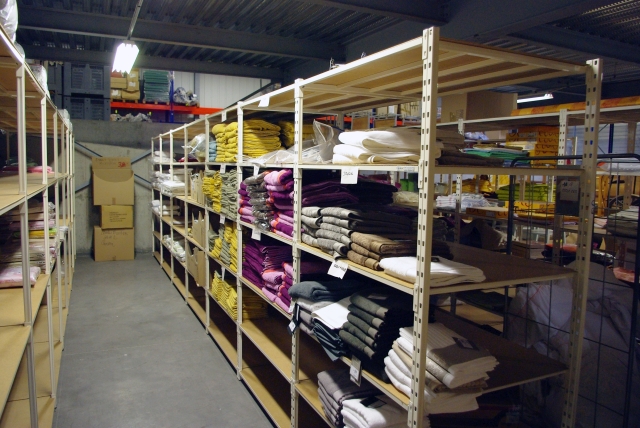 Rayonnage textile sur étagère