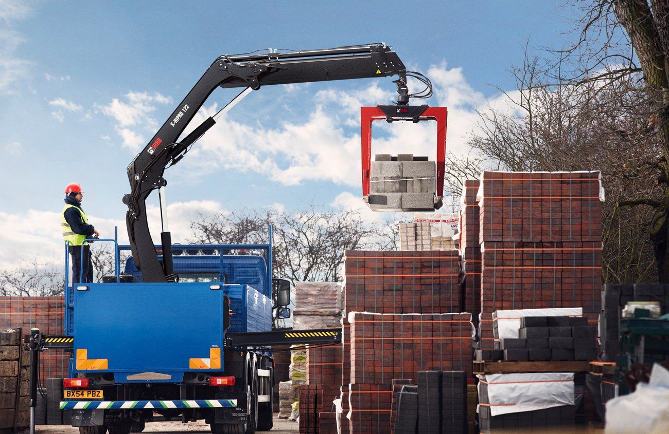 HIAB X-HIPRO 122 - Grue auxiliaire à commande à distance - Portée hydraulique de 4,46m à 14,64m - Capacité de 11,7 tm_0
