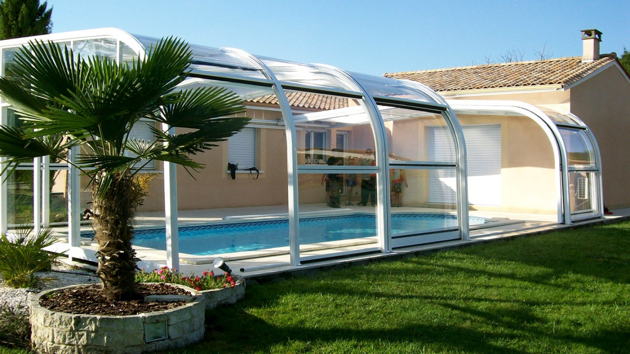 Abri piscine télescopique adossé avec une ou deux pentes de toit en polycarbonate - Ibiza_0