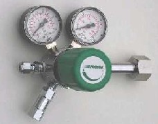 Détendeur butane-propane 1333 à pression réglable écrou bouteille / M20x1,5  - 5-10 kg/h - pression de sortie 1 à 3 bar