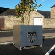 Jardinière Pontorson - France Inox - pieds réglables et bac galvanisé avec inclusion logotype ou armes de ville_0