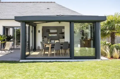 Véranda en aluminium sur mesure - Grandes baies vitrées et volet financier - Gamme DUNE_0