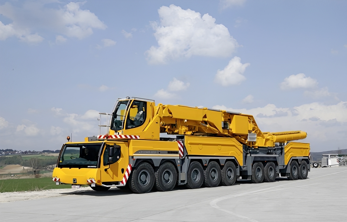 Grue automotrice LTM 11200-9.1 - Liebherr - Capacité de charge max 1200 t - Flèche télescopique jusqu'à 100 m_0