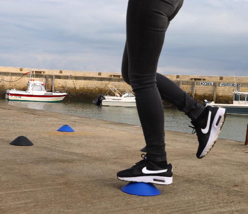 Slalom de vitesse - équipement de motricité en PEHD pour aire de fitness_0