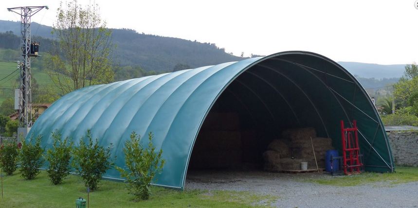 Tunnel de stockage ouvert - ancrage au sol avec platine - largeur 6 à 10m - bâche camion 670g/m²_0