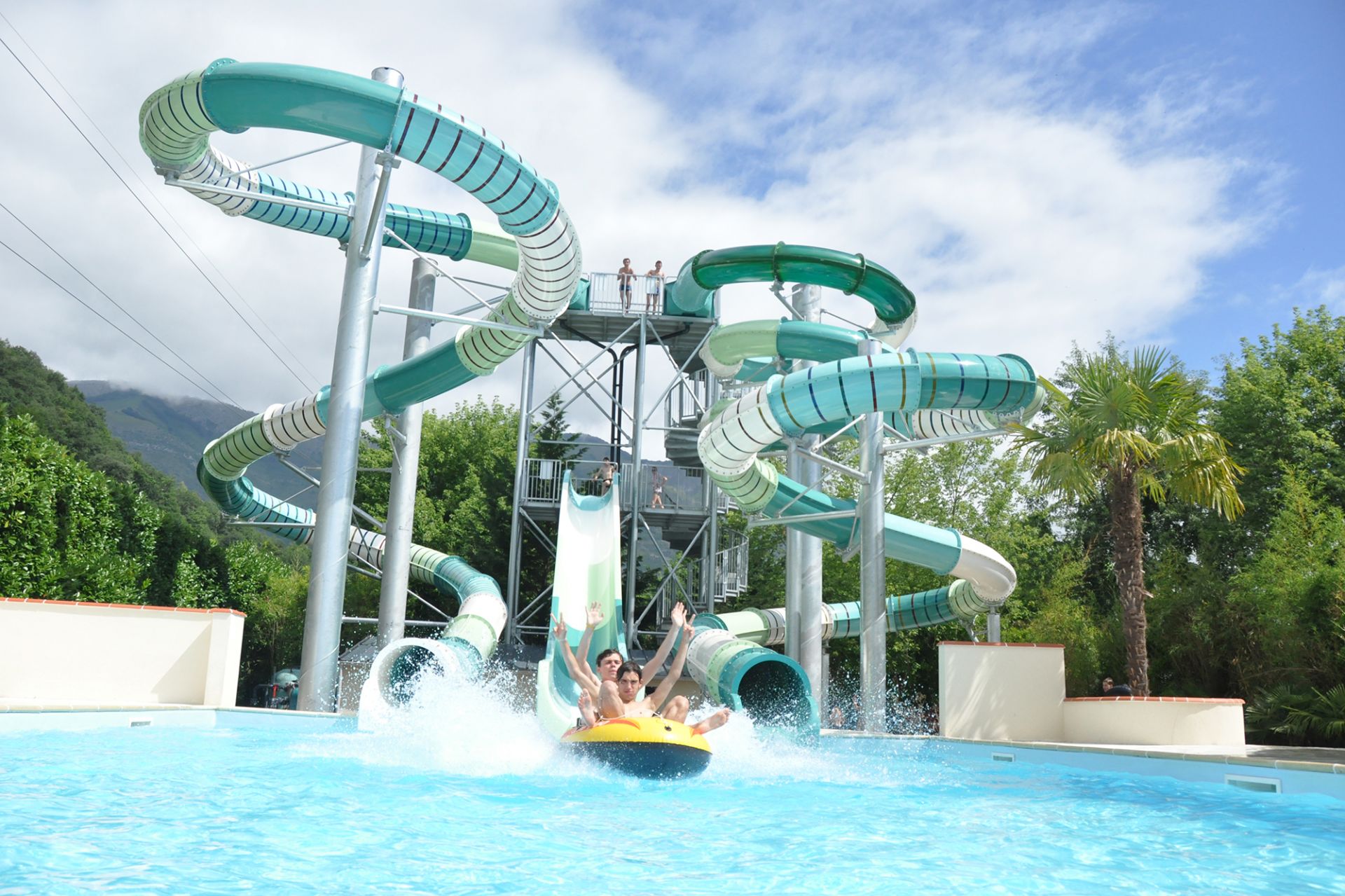 Toboggan aquatique : 2 aquatubes et freefall à bouée_0