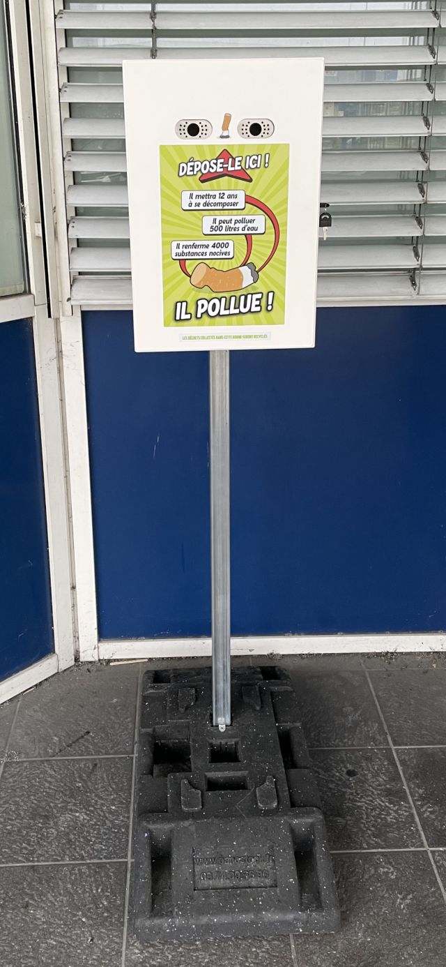 Cendrier d'extérieur sur pied - Ludique et préventif avec sticker A4 - Sensibilisation à l'impact des mégots et de la cigarette sur la santé_0