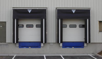Sas rétractable - protection contre les intempéries - ossature aluminium et bras articulés acier_0