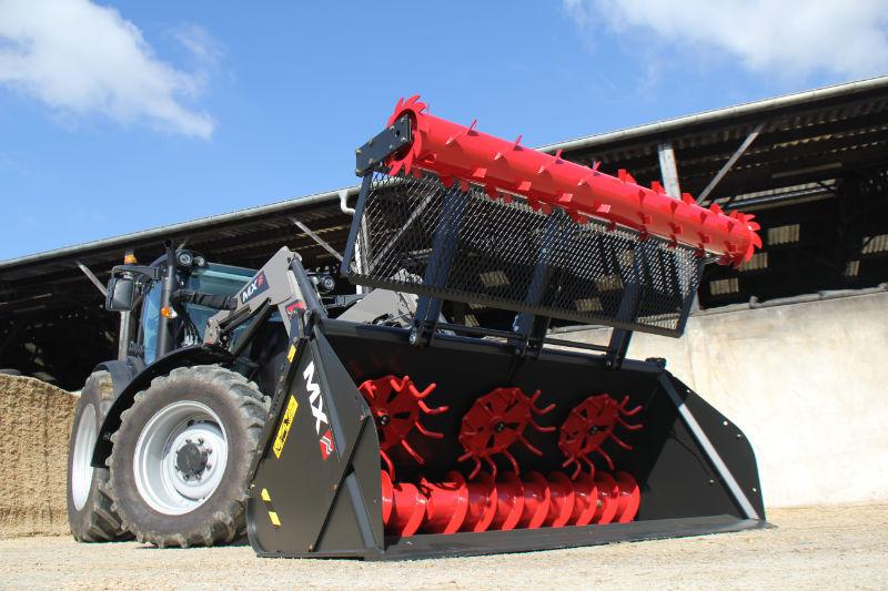 Godet désileur BD 2402 sur télescopique - MX - 2,48m de largeur - 2400L de capacité_0