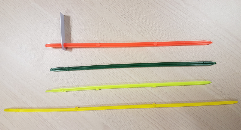 Piquet cross - Vert, 42 cm - Polyéthylène haute densité, avec bout pointu et 4 ergots_0