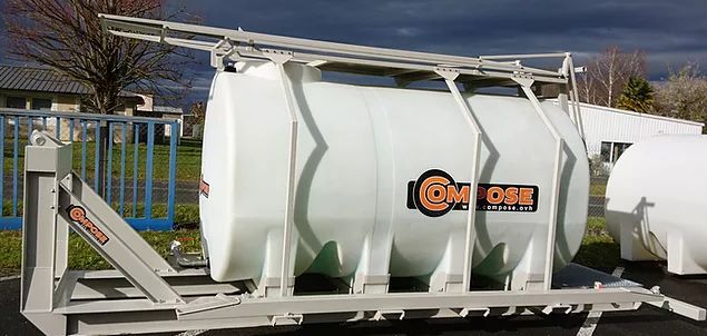 Cuves amovibles en PEHD - trou d'homme semi-automatique avec évent, système anti-ballant, 8000L - norme CL2_0