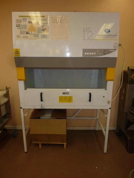 Poste de securite microbiologique 3011861 d'occasion_0