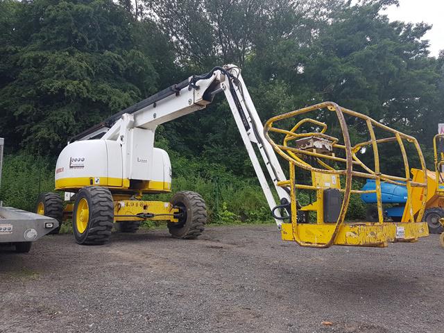 Nacelle articulée Diesel en location, utilisée pour le nettoyage de façage et d'élagage, hauteur de travail 20 m - NASL-DIEL-ART-20M_0