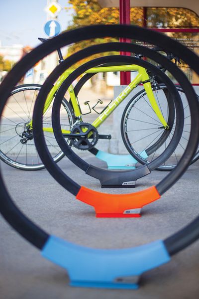 Arceau urbain Gomez - mmcité 1 a.S. - acier galvanisé, enveloppe caoutchouc - hauteur 845 mm_1