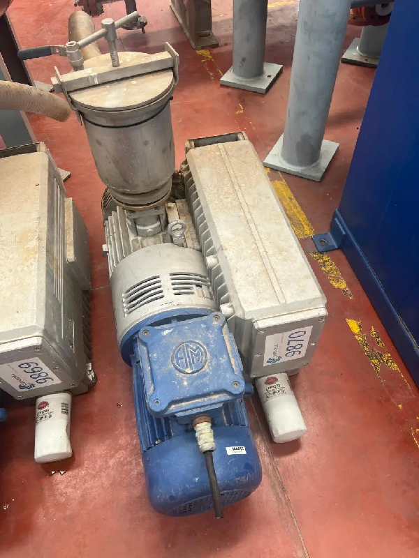 Pompe à vide rotative busch ra 0302 d 561 d'occasion - référence                        :                         c9870_0