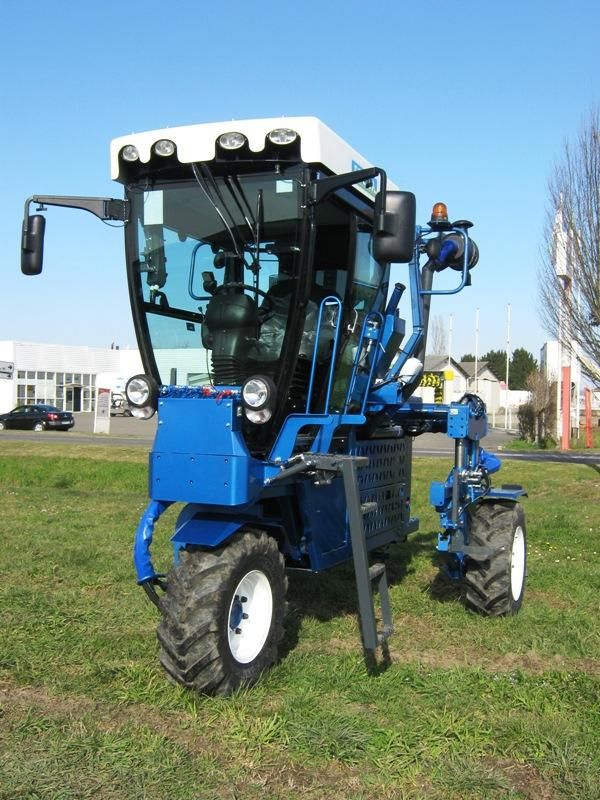 Tractis 100-120 - tracteur enjambeur - frema - à transmission hydrostatique 3 roues motrices_0