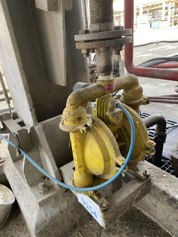 Pompe pneumatique à double membrane aodd versa-matic e4ca1r110-b d'occasion - référence                        :                         c9154_0