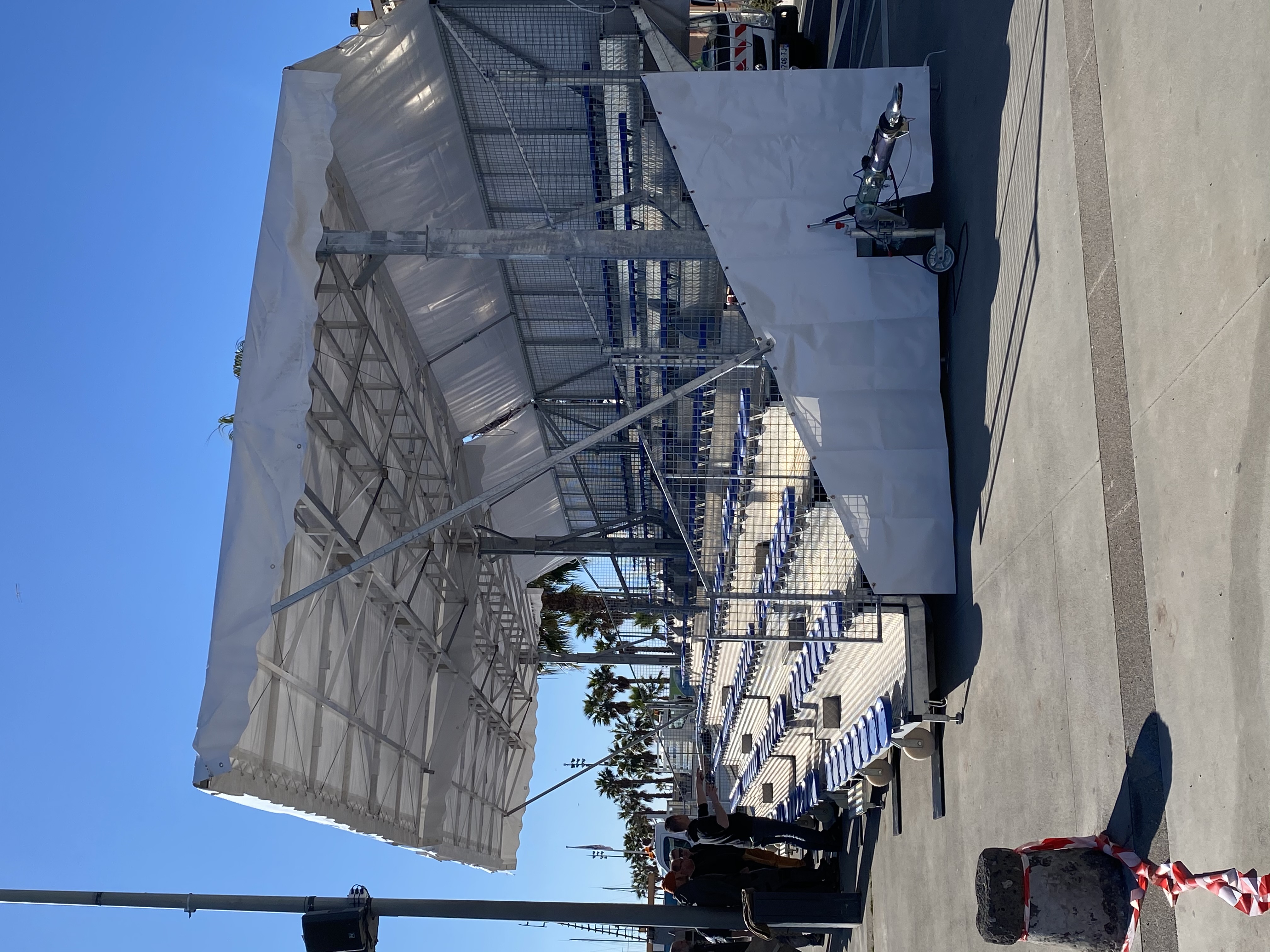 Tribune mobile couverte ou non couverte 124 places idéale pour accueillir du public_0