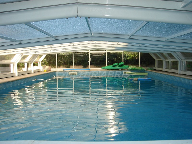 Abri piscine haut Romane - télescopique, manuel, en polycarbonate et aluminium - design et qualité haut de gamme_1