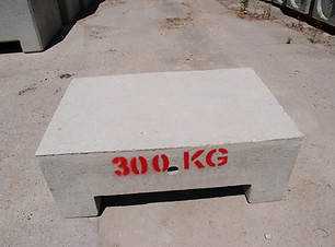Bloc de béton moulé empilable - Masse 300kg Lestage - REF2190300_0