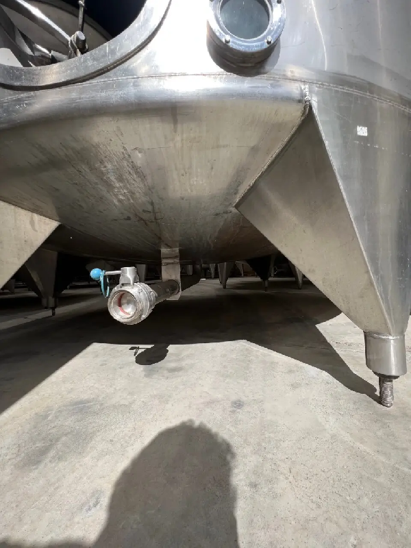 Cuve en acier inoxydable d'occasion 26 000 litres avec agitation_101_0