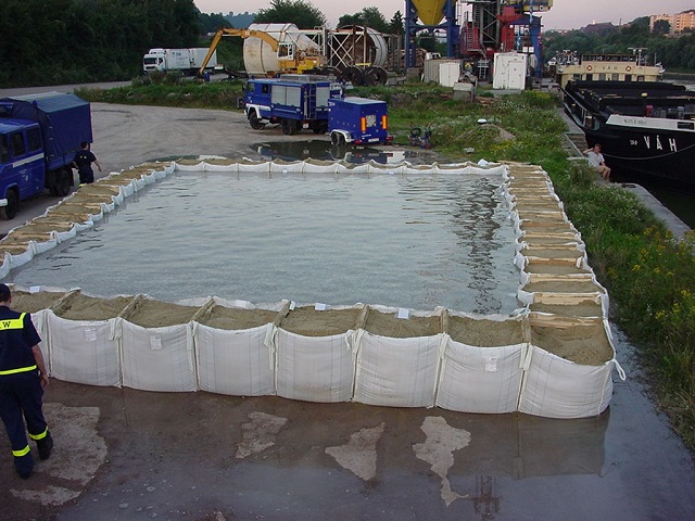 Dispositif anti-inondation économique Rapidbarrage - batardeau provisoire en polypropylène - protection jusqu'à 2m_0
