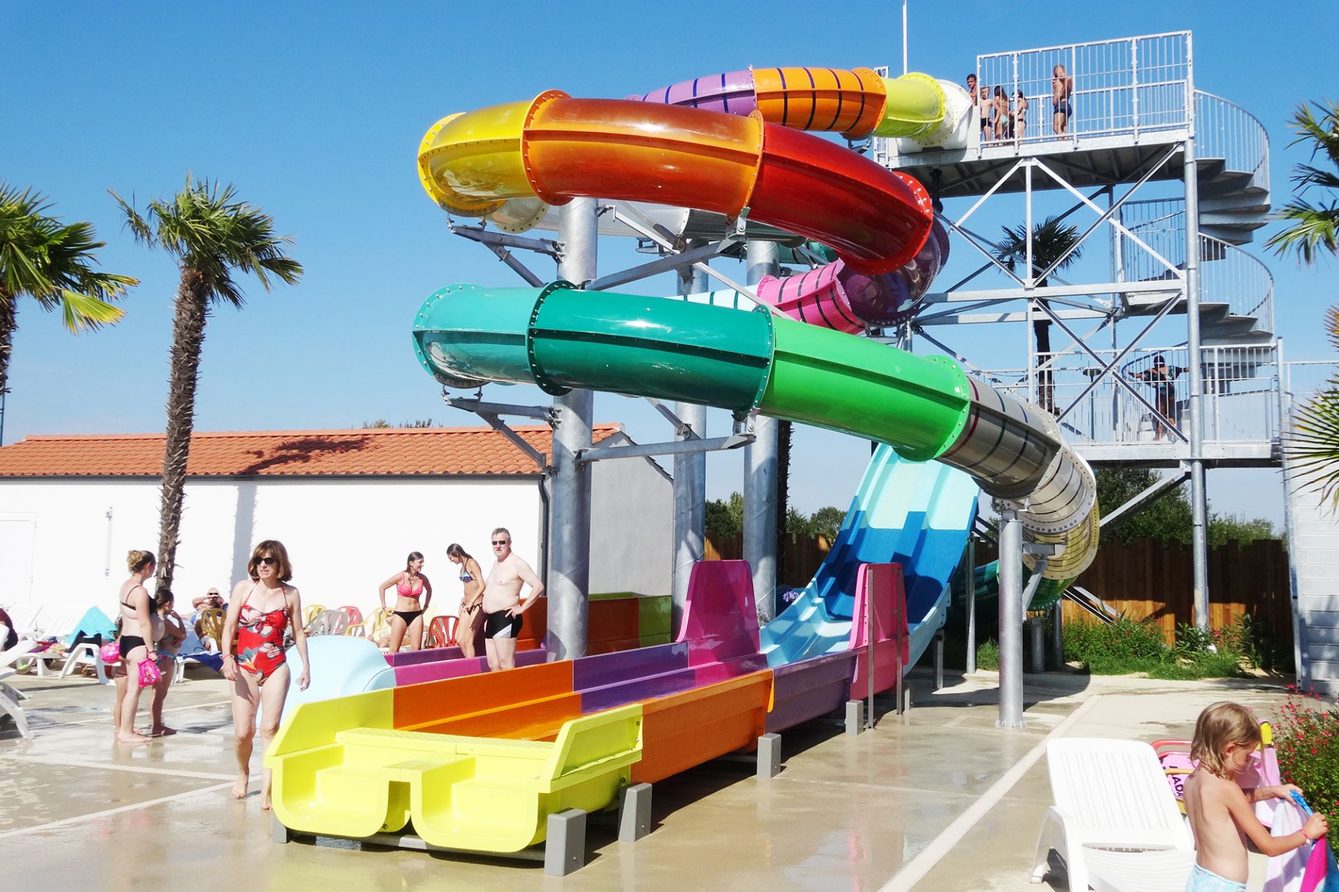 Duo de toboggan aquatique : slide'tob et aquatube, arrivée aquafrein_0