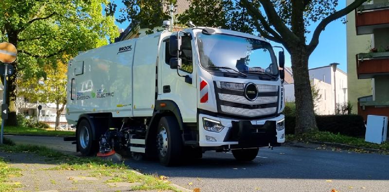 Balayeuse électrique BROCK VS6 E avec cuve à déchets de 6m³ et cuve à eau de 1500 litres - Marque BROCK - Batterie 246 kWh_0