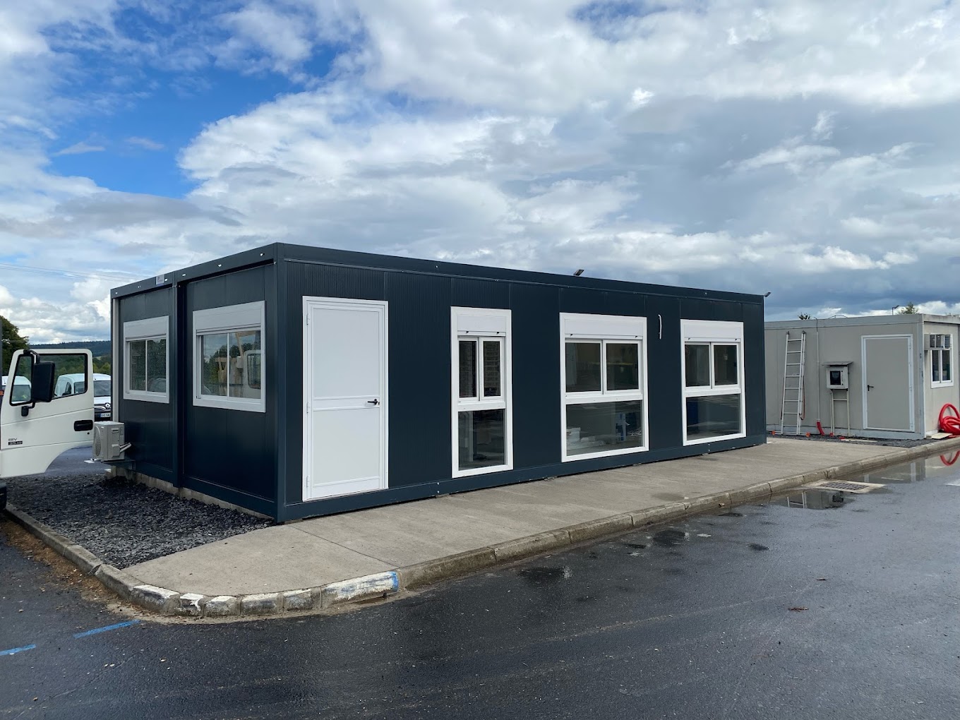 Construction  modulaire pour bureaux, salles de réunion, vestiaires transportables et superposables - ARMODULE_0