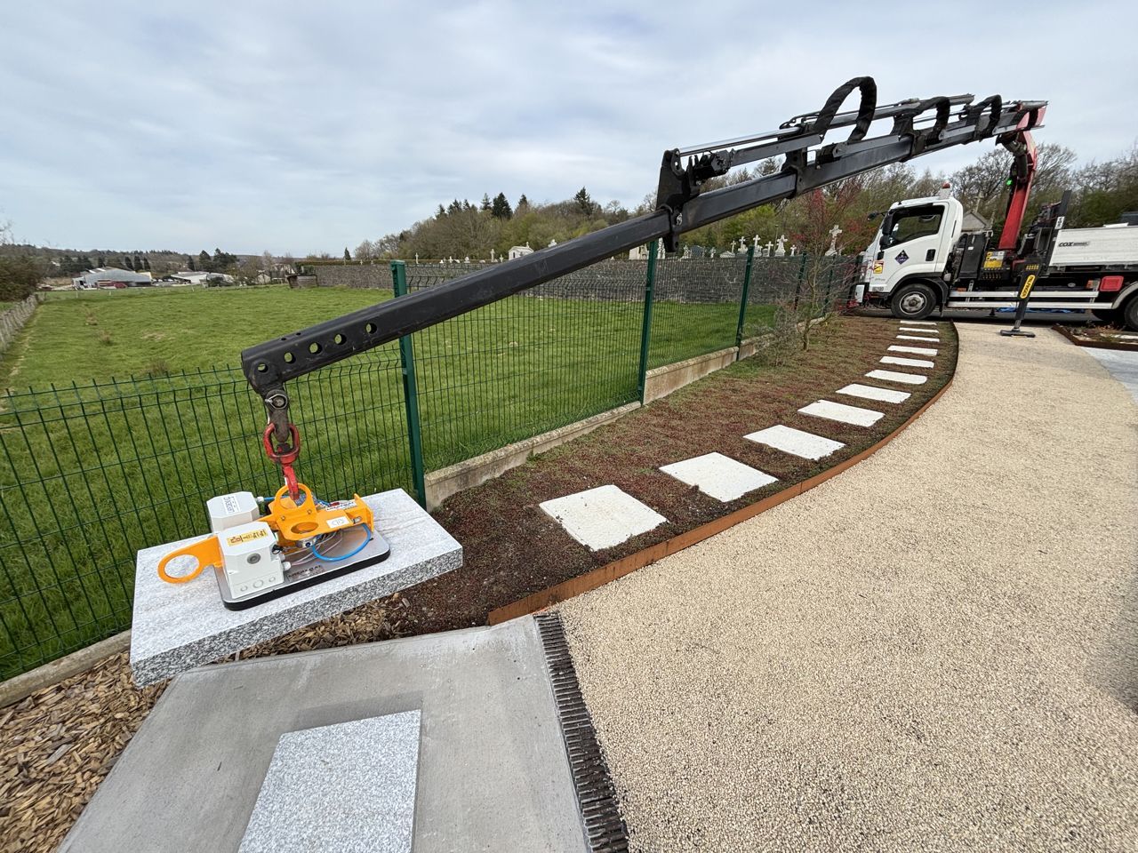 Palonnier à ventouse autonome LPB ? 600 kg ? Sans fil ? Manutention pierre, béton et funéraire_1