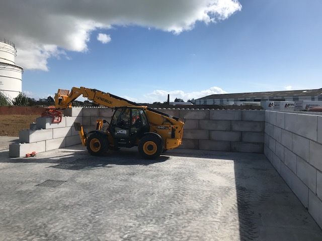 Bloc de béton empilable pour silo agricole - idéal pour ensilage_0
