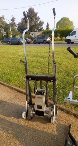 Diable monte escalier robuste et puissant pour le déplacement de charges lourdes - Cargomaster A 350_1