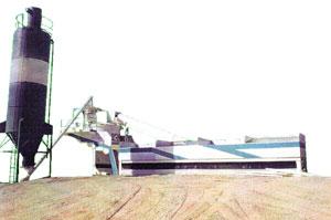 Centrale à béton mobile avec 4 doseurs, tapis collecteur-peseur et malaxeur à béton_0