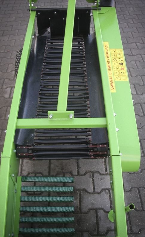 Machine agricole pour récolte de pommes de terre à un rang