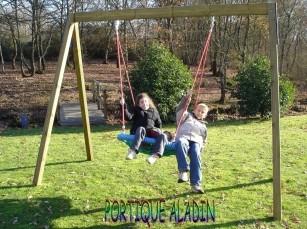 Portique Aladin - Structure de jeu pour enfants - Tranche d'âge 2 à 10 ans - Hauteur de chute 1,43m - Encombrement 3,40 x 1,60m - Garantie 10 ans_0