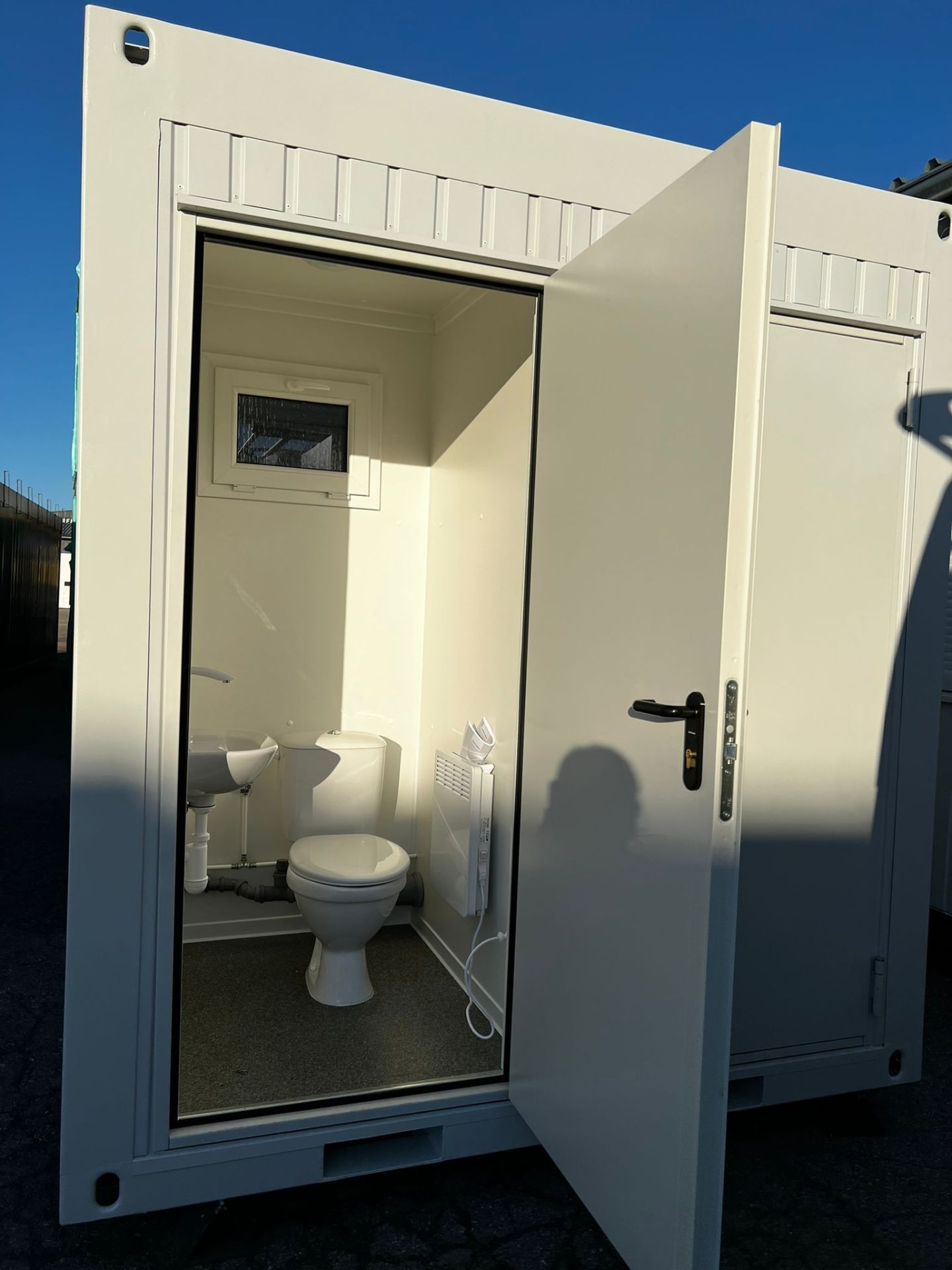 Module sanitaire 8 pieds - 2 WC, lavabos et équipements électriques_0
