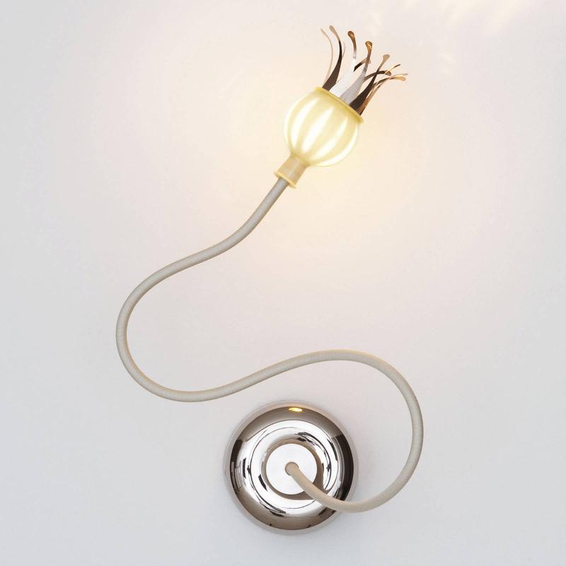 SERIEN LIGHTING APPLIQUE POPPY DONT LES PÉTALES S\'ÉPANOUISSENT