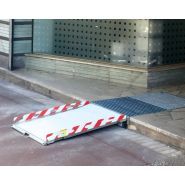 Urbaccede - Rampe de trottoir escamotable Handinorme - Longueur dépliée : 900 mm - Franchissement jusqu'à 3 marches_1