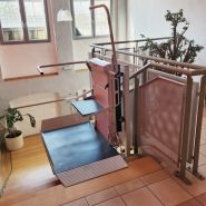 Plateforme élévatrice oblique pour personne élévatrice sur escalier courbe - LEHNER Stratos Plateforme élévatrice oblique pour personne élévatrice sur escalier courbe - LEHNER Stratos