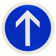 Panneau d'obligation B21B - Direction obligatoire à la prochaine intersection : tout droit - WP Signalisation Panneau d'obligation B21B - Direction obligatoire à la prochaine intersection : tout droit - WP Signalisation