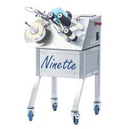 Étiqueteuse semi automatique, capacité : 900 bouteilles/heure ou 15 produits/minute - Ninette 1- CDA