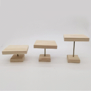 Présentoirs bijoux en métal doré et bois 10x10 cm x H 6,5 9,5 et 12,5 cm