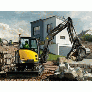 Pelle compacte adaptée pour la préparation de sites et l’aménagement paysager