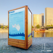 Totem en bois à louer 3 faces pour expositions temporaires en extérieur - TRIO Natura